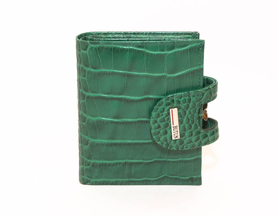 Женский кошелек зелёного цвета